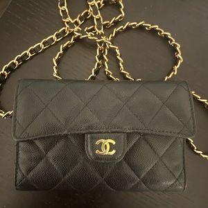 M-medium Flap wallet caviar leather.